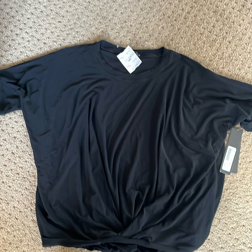 Short sleeve material that doesn’t wrinkle new with tags